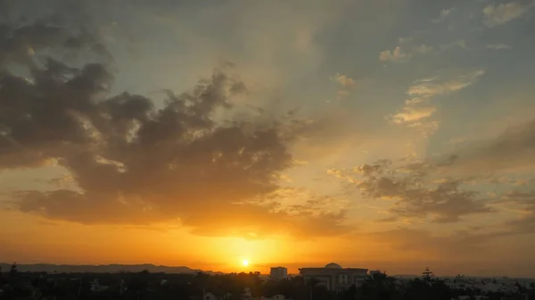 Silhouette Einer Mediterranen Stadt Bei Sonnenuntergang — Stockfoto