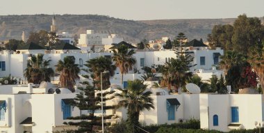 Şehirde Nabeul günbatımı manzarası. Kuzey Afrika, Tunus