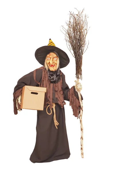 Verschrikkelijke heks geïsoleerd op een witte achtergrond. Halloween concept — Stockfoto