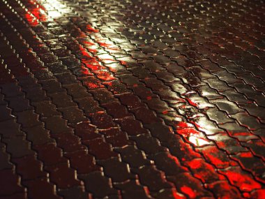 Yağmurlu şehrin bulanık arka planı. Neon ışığı