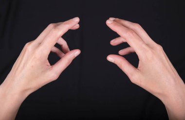 siyah bir zemin üzerine çeşitli teşkil etmektedir ifade ince sıska kadın eller