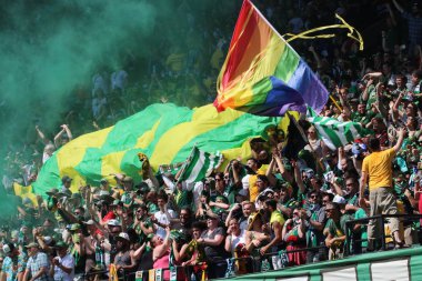 ABD, Oregon, Portland - 16 Nisan 2018: futbol maçı izlerken futbol taraftarları