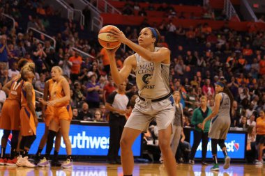 Maya Moore, Phoenix'teki Talking Stick Resort Arena'da Minnesota Lynx için öne geçti,Az/Usa 6 Eylül 2019.
