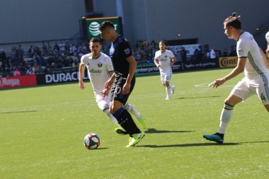 Cristian Espinoza, Portland 'daki Providence Park' taki San Jose Depremleri 'nin orta saha oyuncusu..