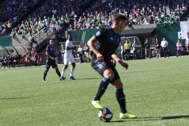 Cristian Espinoza, Portland 'daki Providence Park' taki San Jose Depremleri 'nin orta saha oyuncusu..