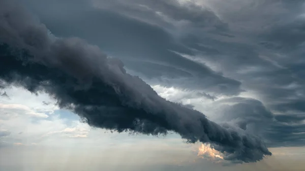 The majestic beautiful dramatic pre-threatening sky. Cloudy sky — Stock Photo, Image