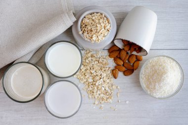 Malzemeli farklı vejetaryen sütü, üst manzara.