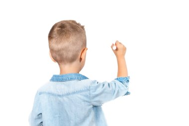 Beyaz arkaplanda izole edilmiş kalemle Küçük Çocuk Çiziminin Arka Görünümü
