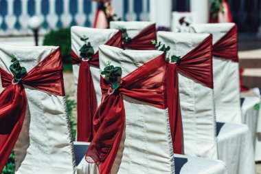 Düğün için sandalyeler. Düğün kapağı sandalyesi