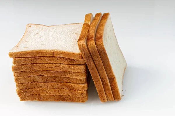 Pão torrado fatiado em um fundo branco — Fotografia de Stock
