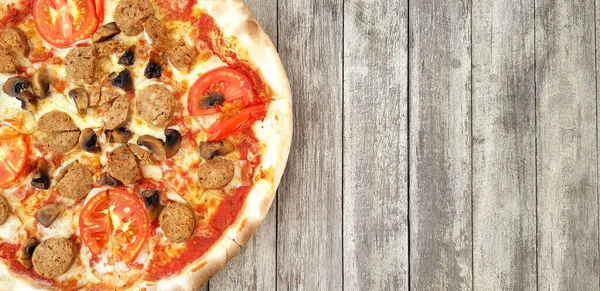 Pepperoni Pizza Auf Grunge Grauem Holzhintergrund Oder Tisch Mit Rechtem — Stockfoto