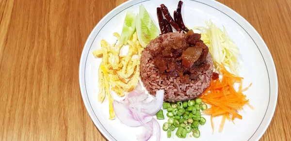 Close Shrimp Paste Rice Sweet Pork Condiment Sliced Carrot Green — Stock Photo, Image