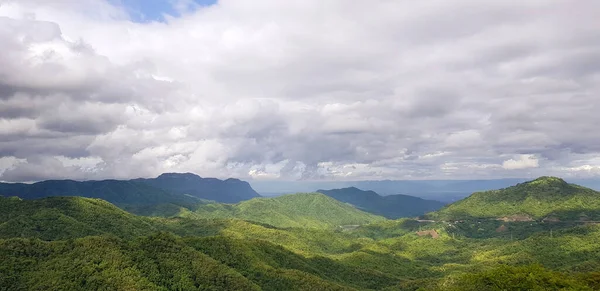 Bela Paisagem Vista Montanha Verde Com Céu Azul Nuvens Khao — Fotografia de Stock