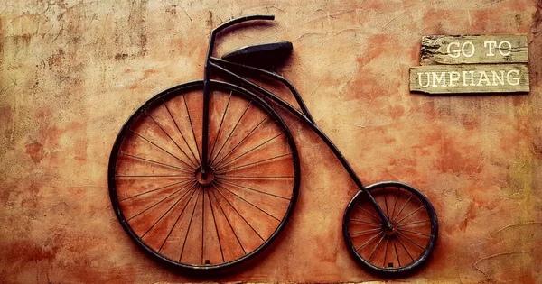 Bicicleta Vintage Pendurada Parede Marrom Áspera Retro Objeto Lugar Decoração — Fotografia de Stock