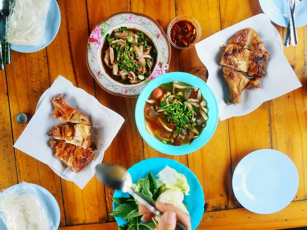 Draufsicht Oder Flache Lage Lokaler Thailändischer Speisen Mit Hand Und — Stockfoto