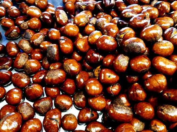 Lot Chestnut Steel Plate Street Food Market Sale Snack Food — Stock Photo, Image