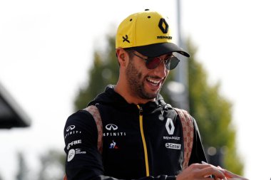Monza, İtalya. 6-8 Eylül 2019. İtalya Formula 1 Grand Prix 'si. Renault F1 takımından Daniel Ricciardo İtalya 'nın F1 Grand Prix' sinde çayırda