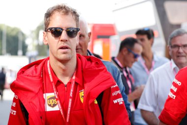 Monza, İtalya. 6-8 Eylül 2019. İtalya Formula 1 Grand Prix 'si. Scuderia Ferrari 'den Sebastian Vettel İtalya' nın F1 Grand Prix 'si sırasında otlakta