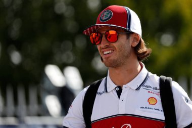 Monza, İtalya. 6-8 Eylül 2019. İtalya Formula 1 Grand Prix 'si. İtalya F1 Grand Prix 'sinde Alfa Romeo Yarışı' ndan Antonio Giovinazzi çayırda
