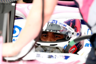 Monza, İtalya. 6-8 Eylül 2019. İtalya Formula 1 Grand Prix 'si. Sergio Perez, SportPesa Yarış Noktası F1 Takımı İtalya F1 Grand Prix antrenmanı sırasında garajda.