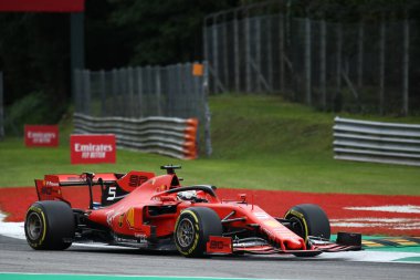 Monza, İtalya. 6-8 Eylül 2019. İtalya Formula 1 Grand Prix 'si. Scuderia Ferrari 'den Sebastian Vettel İtalya F1 Grand Prix antrenmanı sırasında pistte
