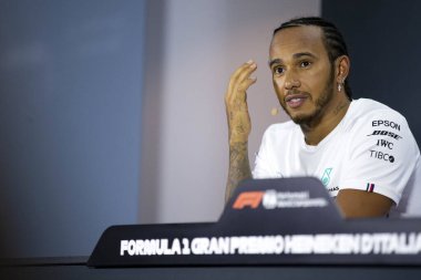 Monza, İtalya. 6-8 Eylül 2019. İtalya Formula 1 Grand Prix 'si. Mercedes AMG Petronas Motorsport 'tan Lewis Hamilton İtalya F1 Grand Prix sırasında düzenlediği basın toplantısında