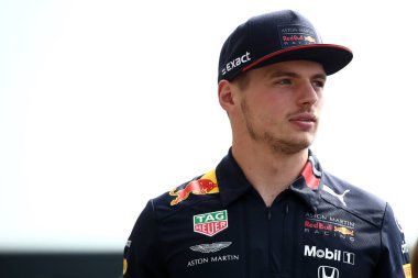 Monza, İtalya. 6-8 Eylül 2019. İtalya Formula 1 Grand Prix 'si. Aston Martin Red Bull Yarışı 'ndan Max Verstappen İtalya' nın F1 Grand Prix 'sinde çayırda