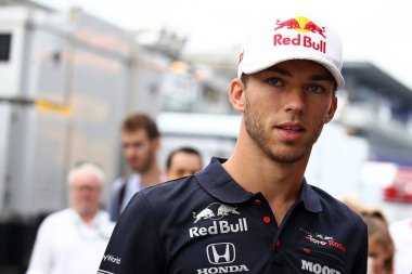 Monza, İtalya. 6-8 Eylül 2019. İtalya Formula 1 Grand Prix 'si. Red Bull 'dan Pierre Gasly Toro Rosso Honda İtalya' nın F1 Grand Prix 'sinde çayırda