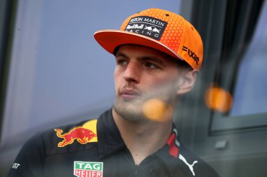 Monza, İtalya. 6-8 Eylül 2019. İtalya Formula 1 Grand Prix 'si. Aston Martin Red Bull Yarışı 'ndan Max Verstappen İtalya' nın F1 Grand Prix 'sinde çayırda
