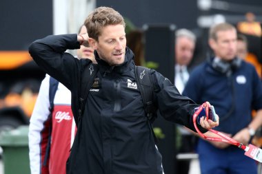 Monza, İtalya. 6-8 Eylül 2019. İtalya Formula 1 Grand Prix 'si. Zengin Enerji Haas F1 takımından Romain Grosjean İtalya 'nın F1 Grand Prix' si sırasında çayırda