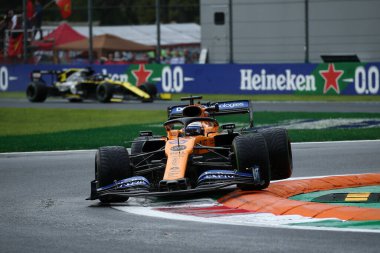 Monza, İtalya. 6-8 Eylül 2019. İtalya Formula 1 Grand Prix 'si. McLaren F1 takımından Carlos Sainz Jr İtalya F1 Grand Prix antrenmanı sırasında pistte.