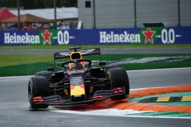 Monza, İtalya. 6-8 Eylül 2019. İtalya Formula 1 Grand Prix 'si. Aston Martin Red Bull Yarışı 'ndan Max Verstappen İtalya F1 Grand Prix antrenmanı sırasında pistte