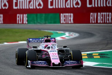 Monza, İtalya. 6-8 Eylül 2019. İtalya Formula 1 Grand Prix 'si. SportPesa Yarış Noktası F1 takımından Sergio Perez İtalya F1 Grand Prix antrenmanı sırasında pistte