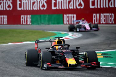 Monza, İtalya. 6-8 Eylül 2019. İtalya Formula 1 Grand Prix 'si. Aston Martin Red Bull Yarışı 'ndan Max Verstappen İtalya F1 Grand Prix antrenmanı sırasında pistte