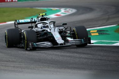 Monza, İtalya. 6-8 Eylül 2019. İtalya Formula 1 Grand Prix 'si. Mercedes AMG Petronas Motorsport 'tan Valtteri Bottas İtalya F1 Grand Prix antrenmanı sırasında pistte