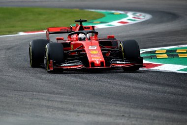 Monza, İtalya. 6-8 Eylül 2019. İtalya Formula 1 Grand Prix 'si. Scuderia Ferrari 'den Sebastian Vettel İtalya F1 Grand Prix antrenmanı sırasında pistte