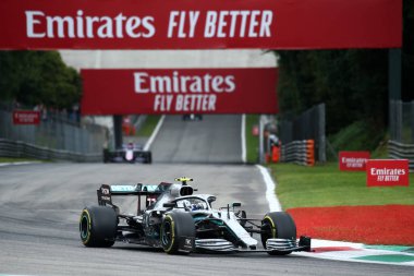 Monza, İtalya. 6-8 Eylül 2019. İtalya Formula 1 Grand Prix 'si. Mercedes AMG Petronas Motorsport 'tan Valtteri Bottas İtalya F1 Grand Prix antrenmanı sırasında pistte