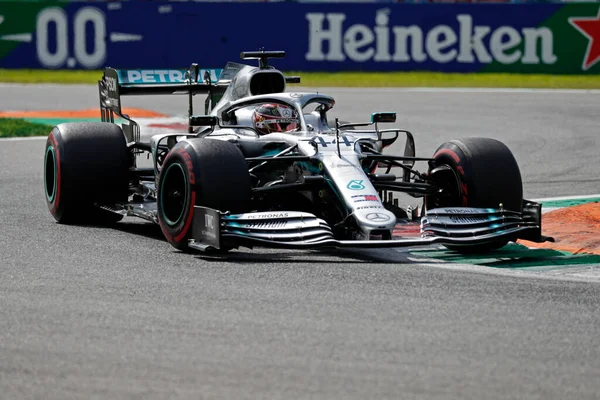 Monza, İtalya. 6-8 Eylül 2019. İtalya Formula 1 Grand Prix 'si. Mercedes AMG Petronas Motorsport 'tan Lewis Hamilton İtalya F1 Grand Prix elemeleri sırasında