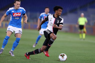 Roma. İtalya. 17 Haziran 2020. İtalya Kupası Finali. Ssc Napoli, Juventus Fc 'ye karşı. Juventus FC 'den Juan Cuadrado iş başında .   