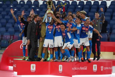 Roma. İtalya. 17 Haziran 2020. İtalya Kupası Finali. Ssc Napoli, Juventus Fc 'ye karşı. Ssc Napoli oyuncuları kutluyor  .   