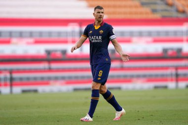 Milano (İtalya) 28 Haziran 2020. Ac Milan ile As Roma arasındaki A karşılaşmasında As Roma 'dan Edin Dzeko.