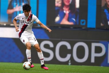 Milano, İtalya. 05 Temmuz 2020. Serie A maçında Bologna Fc takımından İtalyan futbolcu Serie A. Takehiro Tomiyasu ile Internazionale Fc ve Bologna Fc arasında oynanan karşılaşma sırasında.   