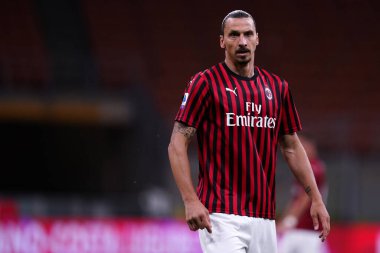 Milano (İtalya) - 07 Temmuz 2020. İtalyan Serie A. Zlatan Ibrahimoviç Ac Milan ile Juventus Fc arasında oynanan Serie A karşılaşması sırasında hareket halindedir.. 