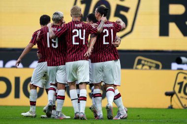 Milano, (İtalya). 15 Temmuz 2020. İtalyan Serisi A. Ac Milan, Parma Calcio 'ya karşı. Ac Milan Oyuncuları Kutluyor  . 