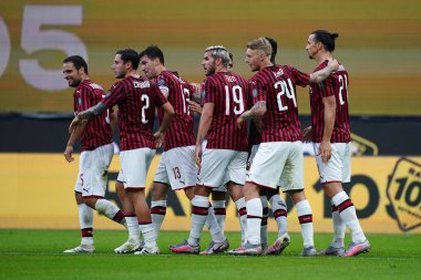 Milano, (İtalya). 15 Temmuz 2020. İtalyan Serisi A. Ac Milan, Parma Calcio 'ya karşı. Ac Milan Oyuncuları Kutluyor  . 