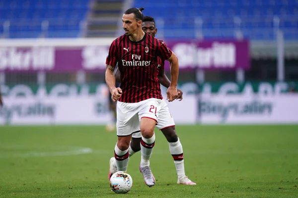 Milano, (İtalya). 15 Temmuz 2020. İtalyan Serisi A. Ac Milan, Parma Calcio 'ya karşı. Ac Milan 'dan Zlatan Ibrahimoviç    . 