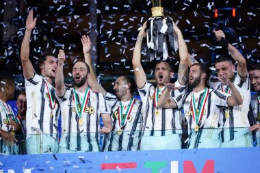 Torino (İtalya) 01 Ağustos 2020. İtalyan Serisi A. Juventus Fc Roma 'ya karşı. Juventus FC 'den Leonardo Bonucci 2019-2020 Serie A Şampiyonasını kazandıktan sonra kutlama yaptı 