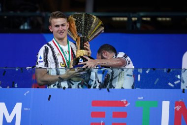 Torino (İtalya) 01 Ağustos 2020. İtalyan Serisi A. Juventus Fc Roma 'ya karşı. Juventus FC 'den Matthijs de Ligt 2019-2020 Serie A Şampiyonasını kazandıktan sonra kutluyor. 