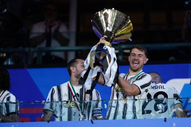 Torino (İtalya) 01 Ağustos 2020. İtalyan Serisi A. Juventus Fc Roma 'ya karşı. Juventus FC 'den Aaron Ramsey, 2019-2020 Serie A Şampiyonasını kazandıktan sonra kutlama yaptı.  