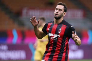 Milano, İtalya. 24 Eylül 2020. Uefa Avrupa Ligi. Ac Milan 'dan Hakan Calhanoğlu UEFA Avrupa Ligi üçüncü tur eleme karşılaşmasında Ac Milan ile Fotballklubben Bodo / Glimt arasında.  